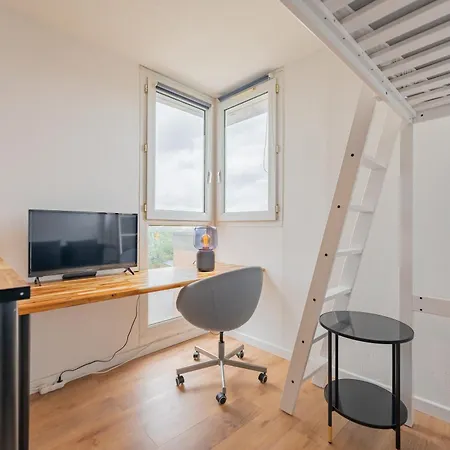 Charlemagne - Studio Confortable Avec Parking Gratuit - Quelques Pas De La Gare, Cuisine, Wifi Apartment *