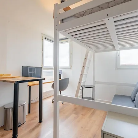 Apartment Charlemagne - Studio Confortable Avec Parking Gratuit - Quelques Pas De La Gare, Cuisine, Wifi *