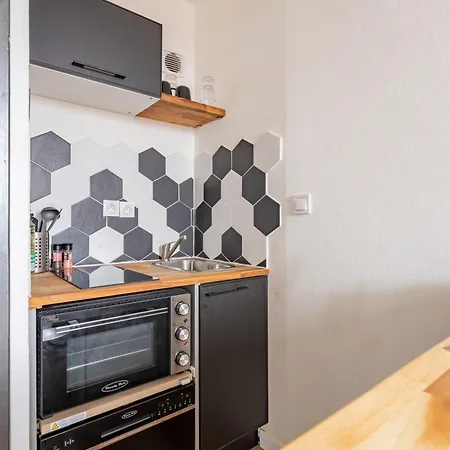 Charlemagne - Studio Confortable Avec Parking Gratuit - Quelques Pas De La Gare, Cuisine, Wifi Apartment *