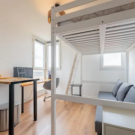 Charlemagne - Studio Confortable Avec Parking Gratuit - Quelques Pas De La Gare, Cuisine, Wifi Apartment