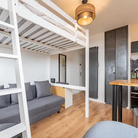 Charlemagne - Studio Confortable Avec Parking Gratuit - Quelques Pas De La Gare, Cuisine, Wifi Arras