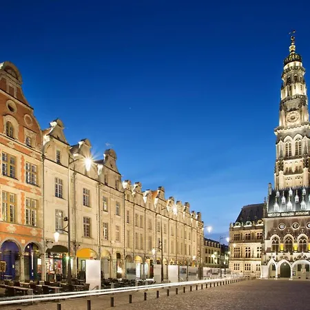 Apartment Charlemagne - Studio Confortable Avec Parking Gratuit - Quelques Pas De La Gare, Cuisine, Wifi *